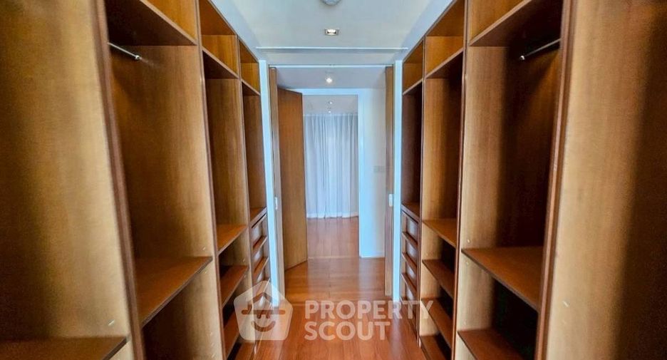 Condo en venta de 3 habitaciones en Yan Nawa, Bangkok