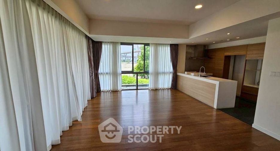 Condo en venta de 3 habitaciones en Yan Nawa, Bangkok