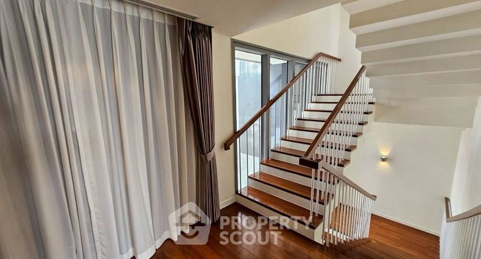 Condo en venta de 3 habitaciones en Yan Nawa, Bangkok