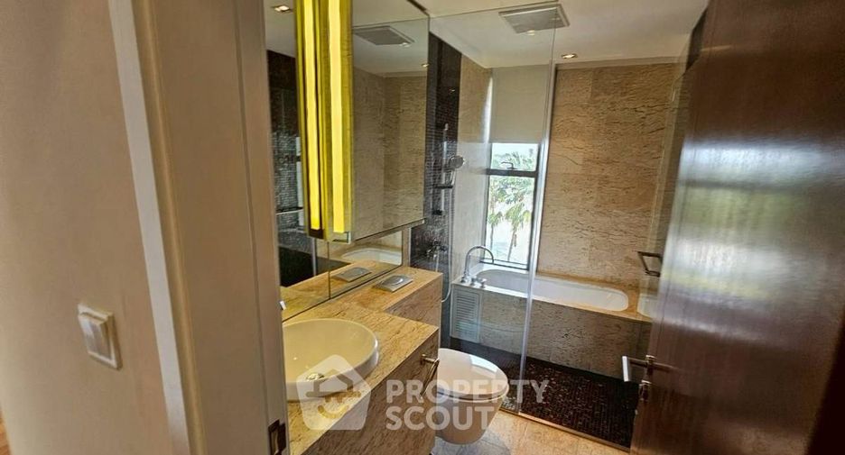 Condo en venta de 3 habitaciones en Yan Nawa, Bangkok