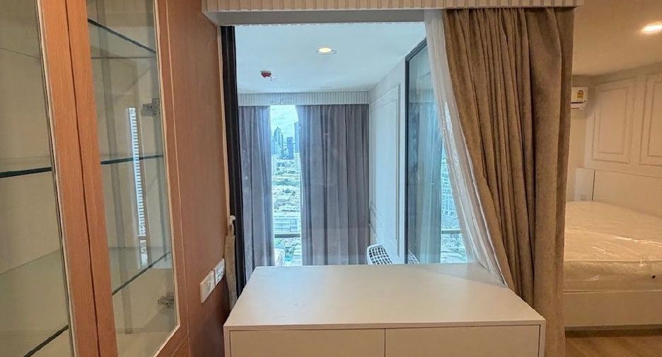 For rent 2 bedrooms condo in Khlong Toei, Bangkok