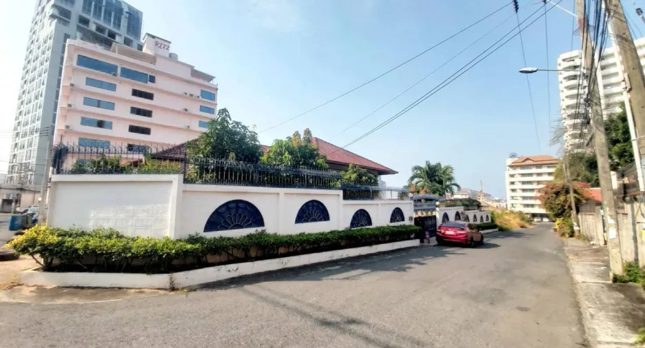 For sale 4 bedrooms villa in Bang Lamung, Chonburi