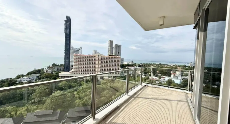 For rent 3 bedrooms condo in Bang Lamung, Chonburi