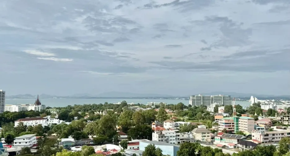 For rent 3 bedrooms condo in Bang Lamung, Chonburi