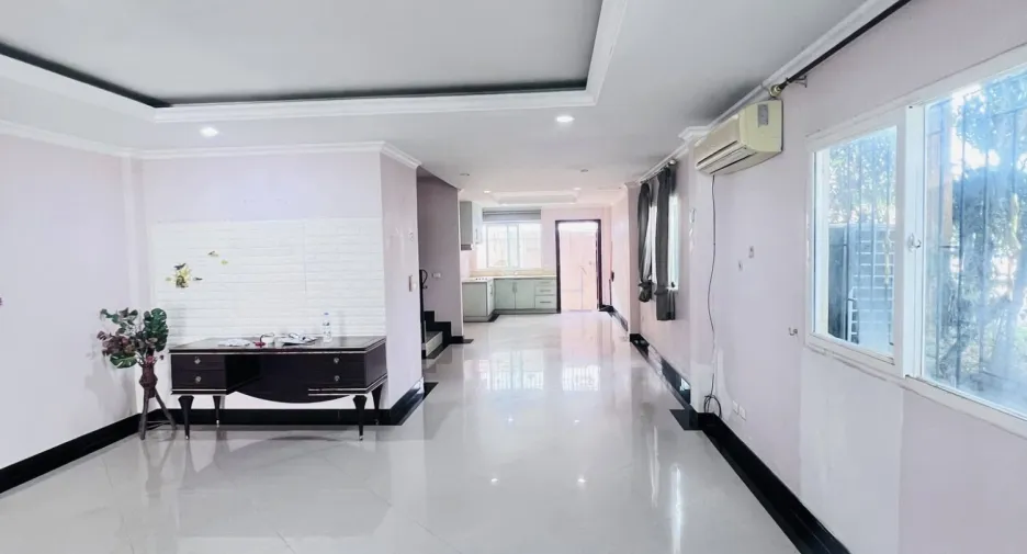 Reihenhaus zum Kauf mit 2 Zimmer in Bang Lamung, Chonburi