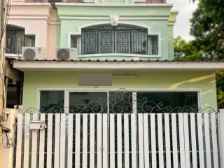 Reihenhaus zum Kauf mit 2 Zimmer in Bang Lamung, Chonburi