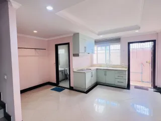Reihenhaus zum Kauf mit 2 Zimmer in Bang Lamung, Chonburi