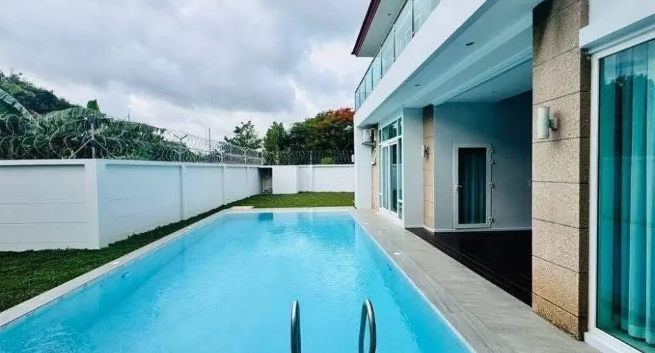 For sale 5 bedrooms villa in Bang Lamung, Chonburi