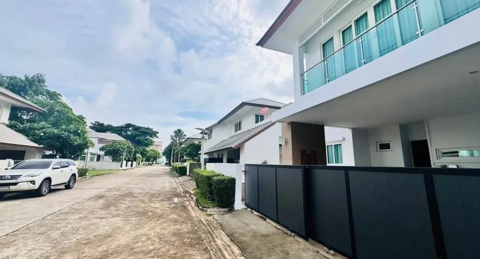 For sale 5 bedrooms villa in Bang Lamung, Chonburi