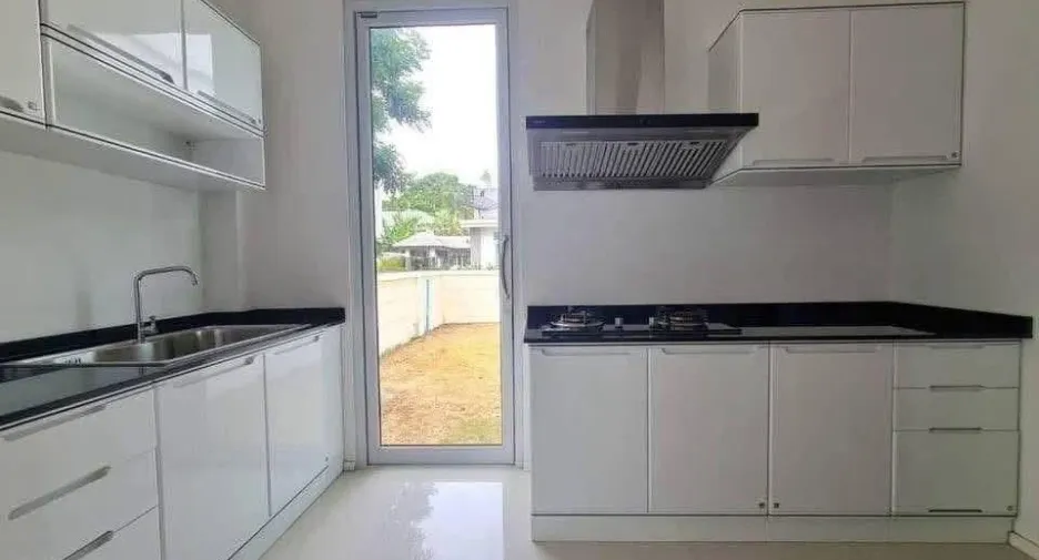 For sale 5 bedrooms villa in Bang Lamung, Chonburi
