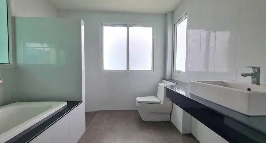 For sale 5 bedrooms villa in Bang Lamung, Chonburi
