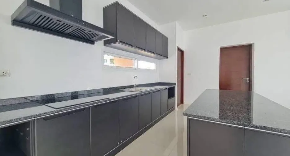 For sale 5 bedrooms villa in Bang Lamung, Chonburi