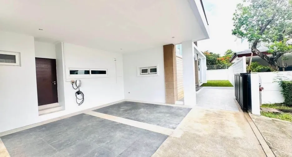 For sale 5 bedrooms villa in Bang Lamung, Chonburi