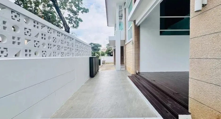 For sale 5 bedrooms villa in Bang Lamung, Chonburi