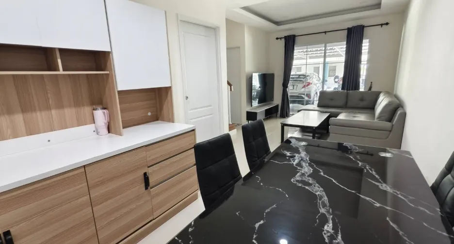 For rent 4 bedrooms townhouse in Huay Yai, Pattaya