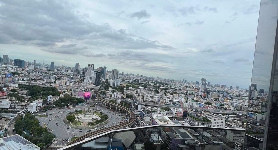 For rent 2 bedrooms condo in Ratchathewi, Bangkok