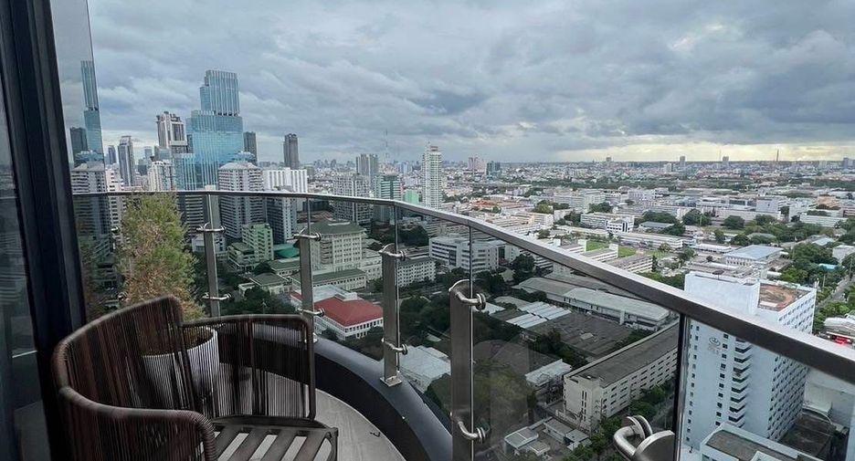 For rent 2 bedrooms condo in Ratchathewi, Bangkok
