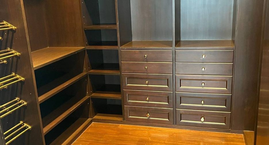 Продажа 3 спальни кондо в Сатхон, Бангкок