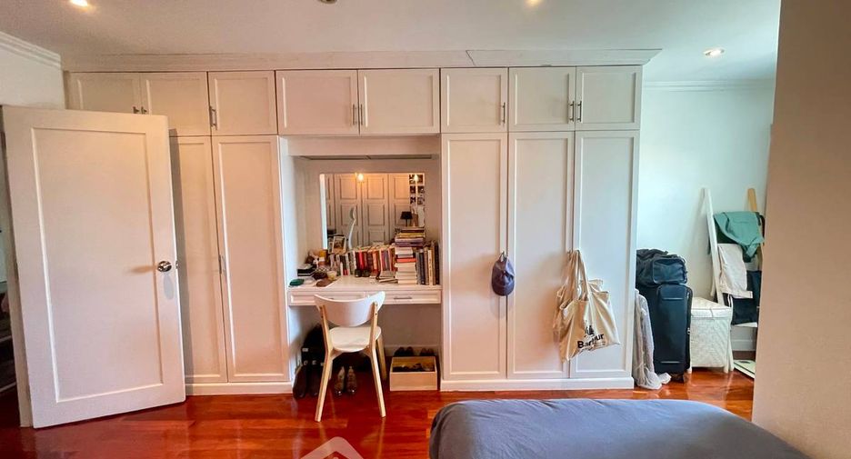 For sale 3 bedrooms condo in Watthana, Bangkok