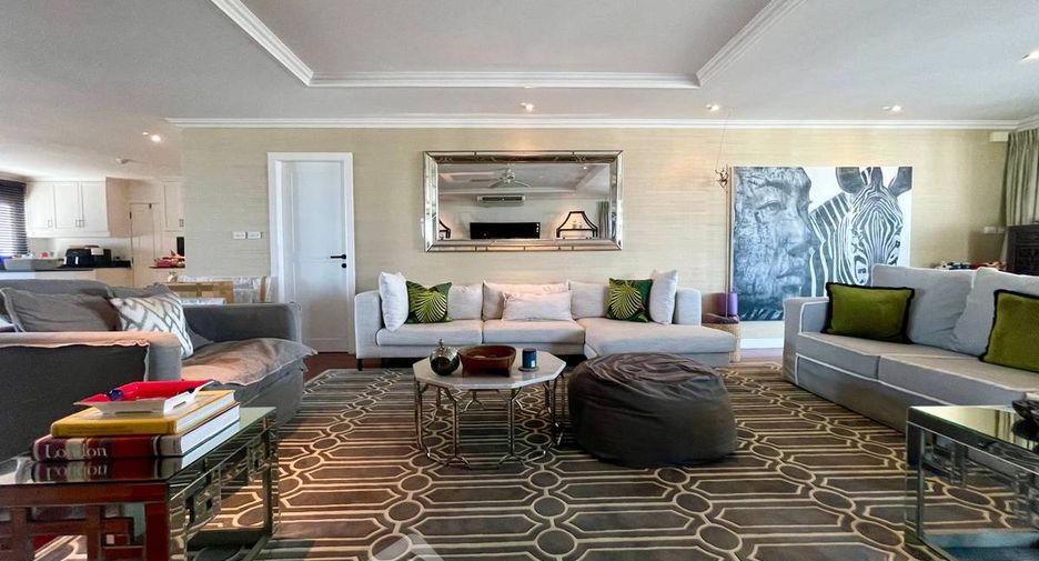 For sale 3 bedrooms condo in Watthana, Bangkok