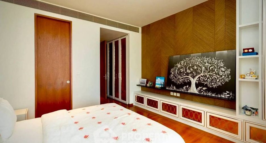For sale 4 bedrooms condo in Sathon, Bangkok