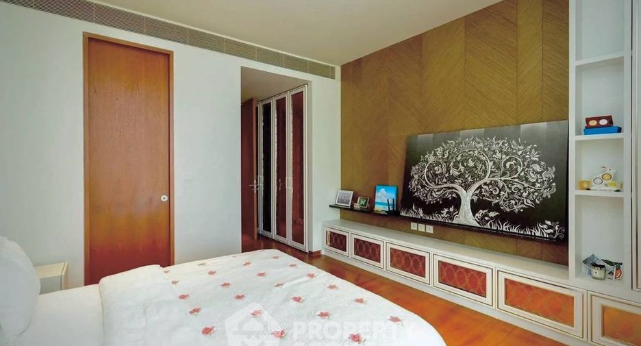 For sale 4 bedrooms condo in Sathon, Bangkok