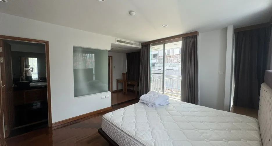 For rent 3 bedrooms apartment in Sathon, Bangkok