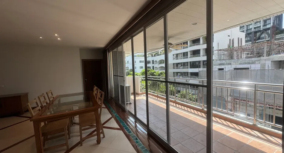 For rent 3 bedrooms apartment in Sathon, Bangkok