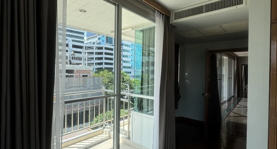 For rent 3 bedrooms apartment in Sathon, Bangkok