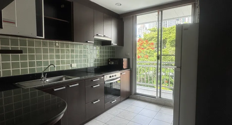 For rent 3 bedrooms apartment in Sathon, Bangkok