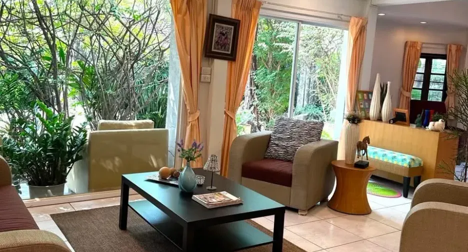 For rent 4 bedrooms house in Bang Kapi, Bangkok