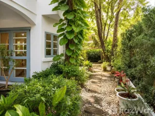 For rent 4 bedrooms house in Bang Kapi, Bangkok