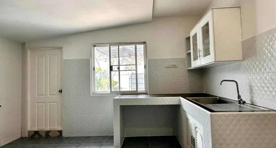 For sale 3 bedrooms house in Si Racha, Chonburi