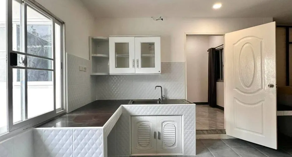 For sale 3 bedrooms house in Si Racha, Chonburi