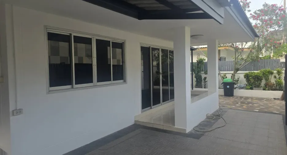 For sale 3 bedrooms house in Si Racha, Chonburi