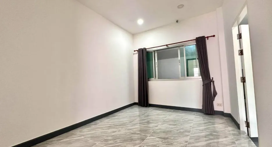 For sale 3 bedrooms house in Si Racha, Chonburi