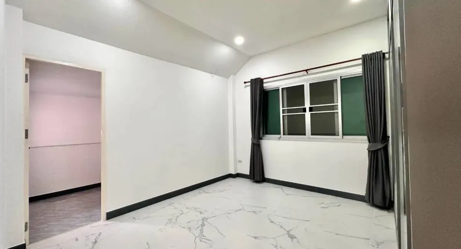 For sale 3 bedrooms house in Si Racha, Chonburi
