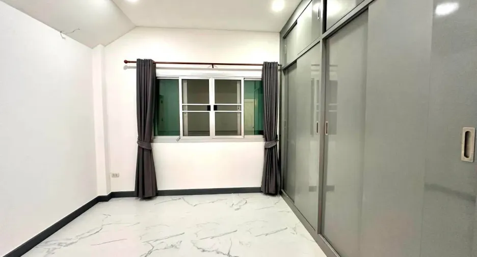 For sale 3 bedrooms house in Si Racha, Chonburi