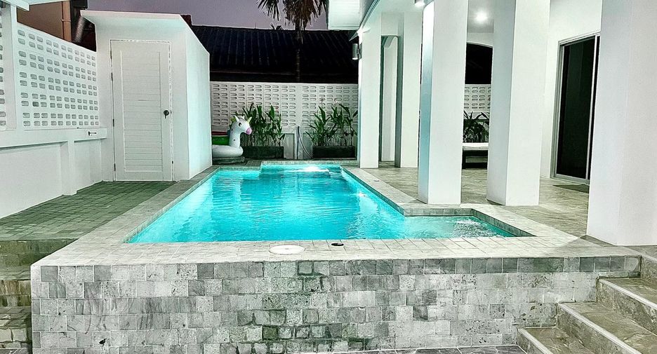 For rent 4 bedrooms villa in Mueang Phuket, Phuket