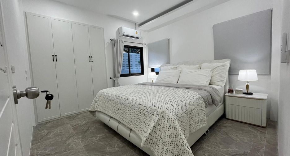 For rent 4 bedrooms villa in Mueang Phuket, Phuket