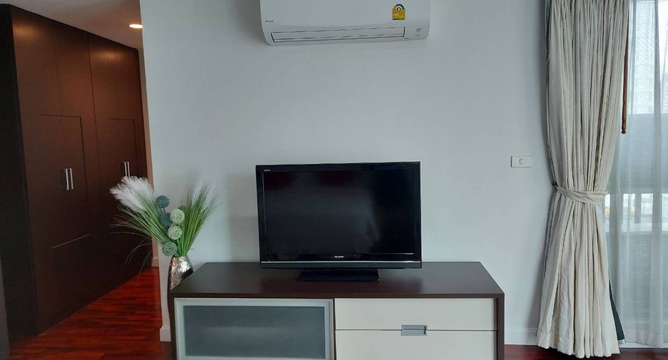 For rent 3 bedrooms apartment in Sathon, Bangkok