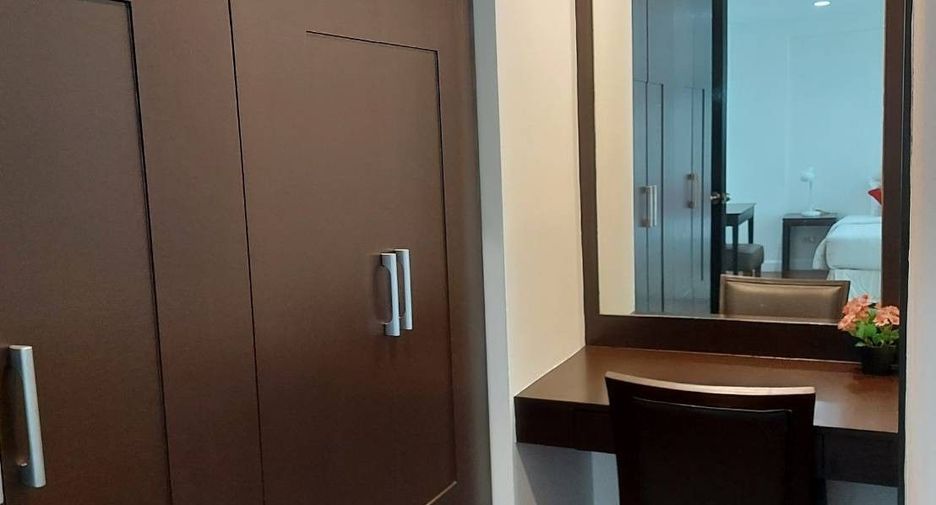 For rent 3 bedrooms apartment in Sathon, Bangkok
