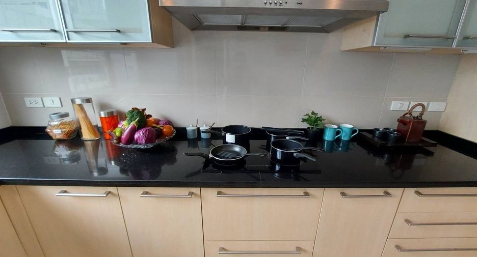 For rent 3 bedrooms apartment in Sathon, Bangkok