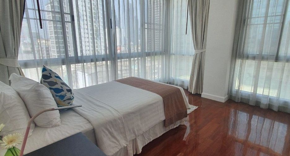 For rent 3 bedrooms apartment in Sathon, Bangkok