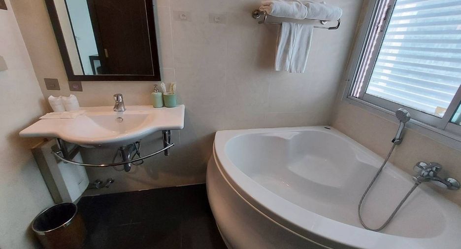 For rent 3 bedrooms apartment in Sathon, Bangkok