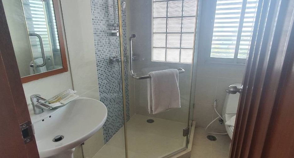 For rent 3 bedrooms apartment in Sathon, Bangkok