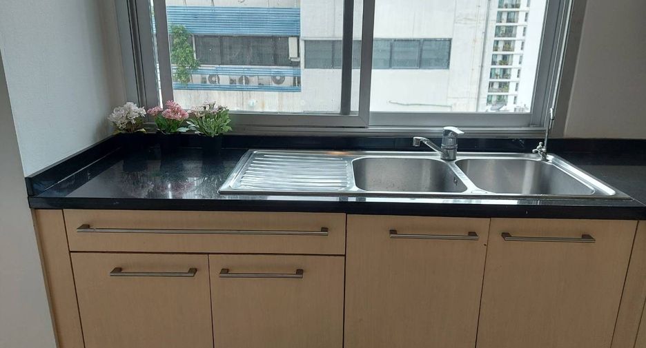 For rent 3 bedrooms apartment in Sathon, Bangkok