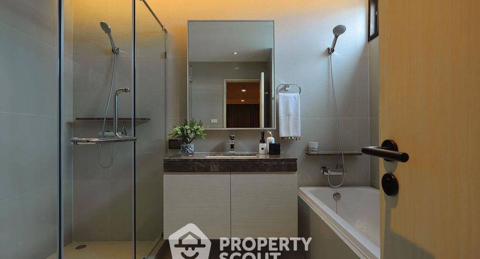 For rent 3 bedrooms apartment in Watthana, Bangkok
