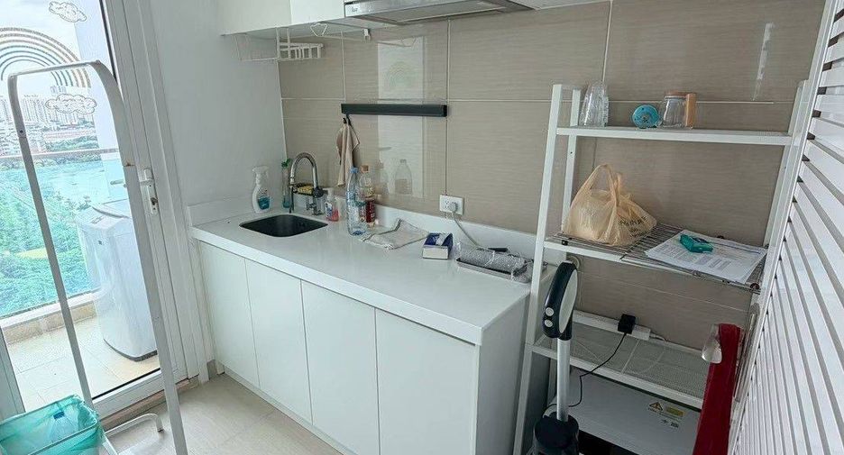 Condo en alquiler de 2 habitaciones en Huai Khwang, Bangkok
