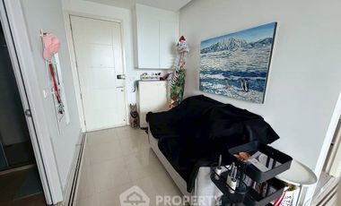 For rent 2 bedrooms condo in Huai Khwang, Bangkok